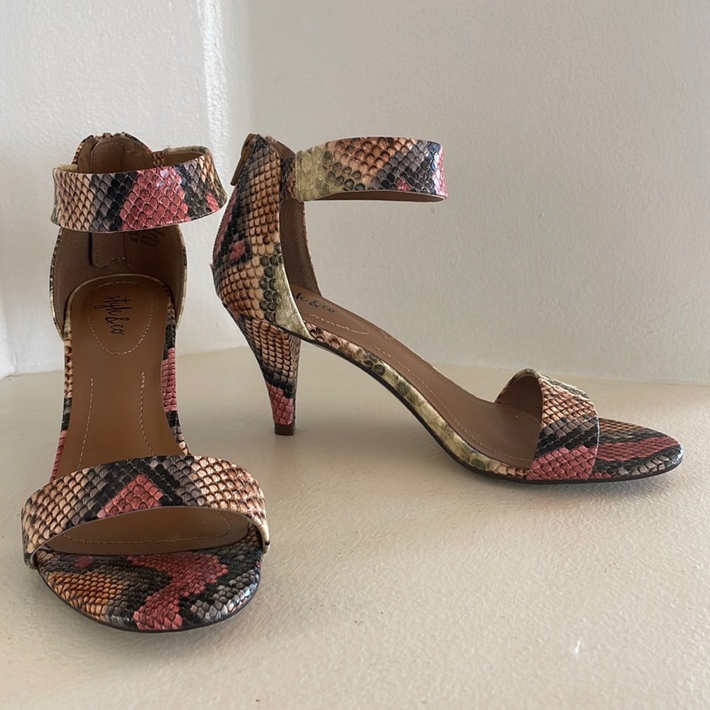 NEW Style & Co Pink Multi Color Snakeskin Sandals. Size 7